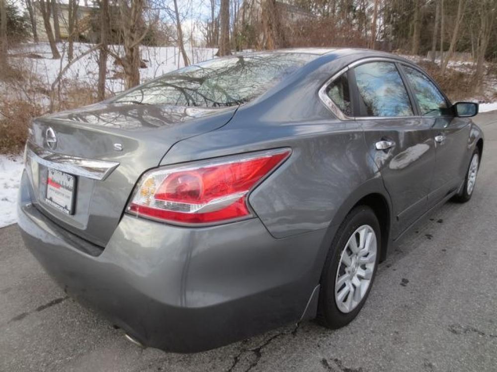 2015 Gray /Black Nissan Altima S (1N4AL3AP2FN) with an 2.5L 4cyl engine, Automatic transmission, located at 270 US Route 6, Mahopac, NY, 10541, (845) 621-0895, 41.349022, -73.755280 - Photo #3