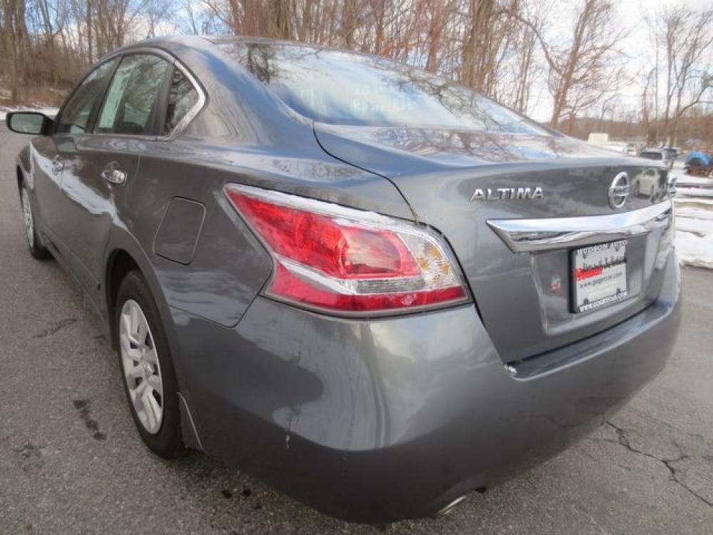 2015 Gray /Black Nissan Altima S (1N4AL3AP2FN) with an 2.5L 4cyl engine, Automatic transmission, located at 270 US Route 6, Mahopac, NY, 10541, (845) 621-0895, 41.349022, -73.755280 - Photo #4