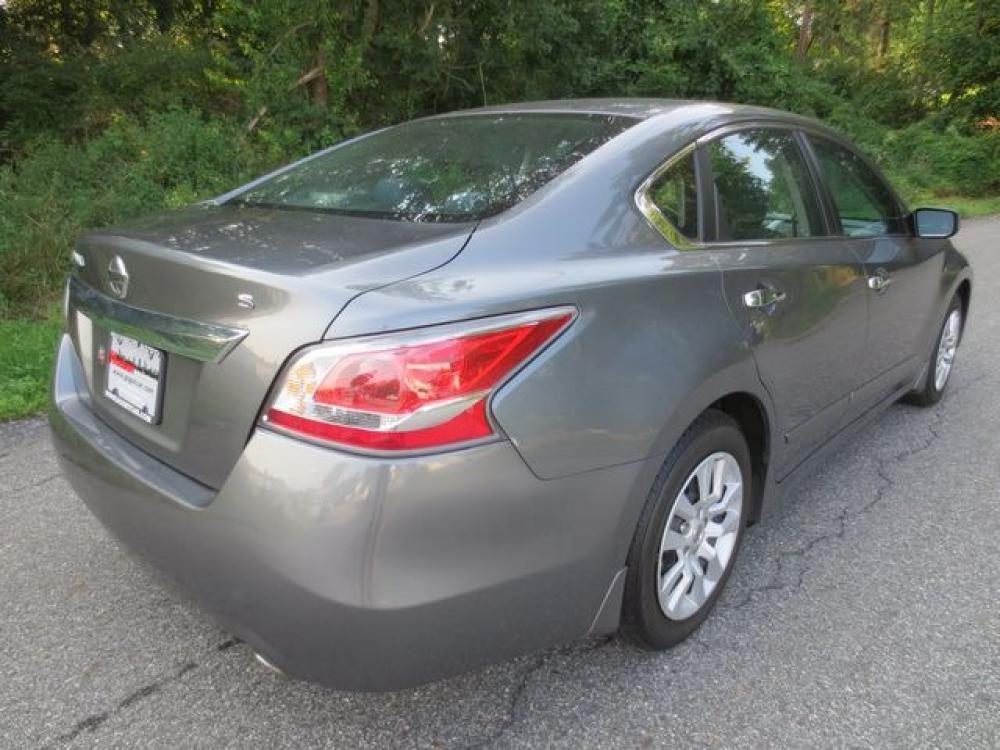 2015 Gray /Black Nissan Altima S (1N4AL3AP2FN) with an 2.5L 4cyl engine, Automatic transmission, located at 270 US Route 6, Mahopac, NY, 10541, (845) 621-0895, 41.349022, -73.755280 - Photo #3