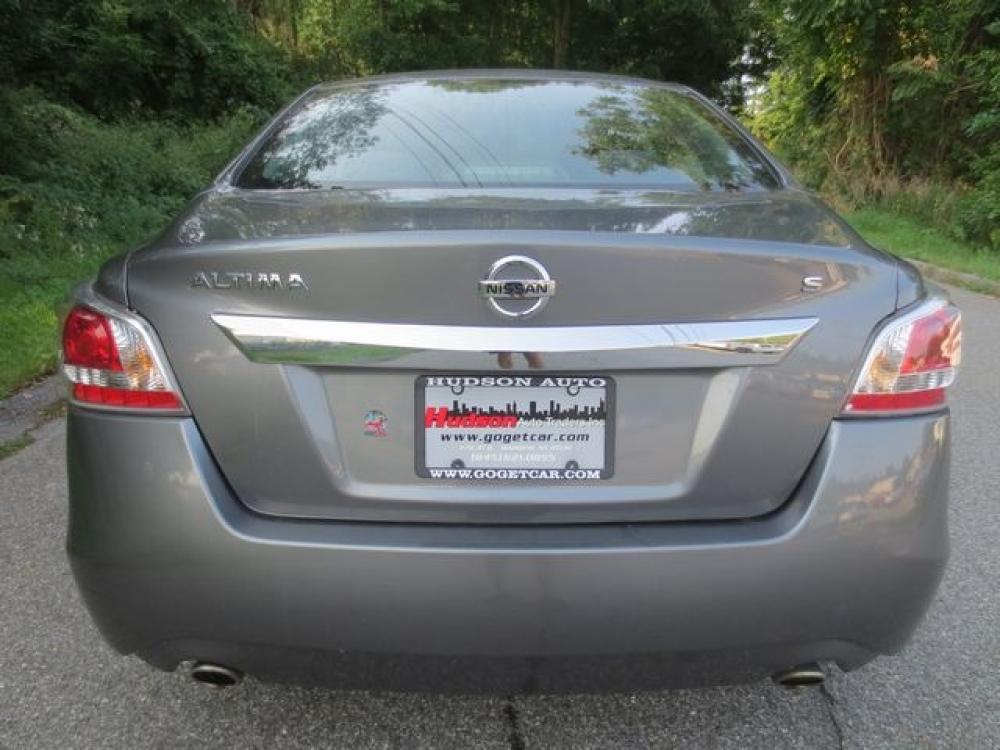 2015 Gray /Black Nissan Altima S (1N4AL3AP2FN) with an 2.5L 4cyl engine, Automatic transmission, located at 270 US Route 6, Mahopac, NY, 10541, (845) 621-0895, 41.349022, -73.755280 - Photo #5
