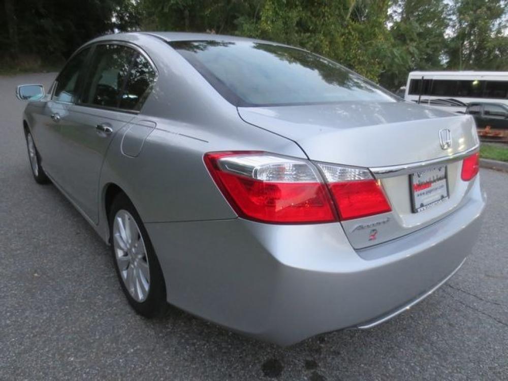 2013 Silver /Black Honda Accord EX (1HGCR2F70DA) with an 2.4L 4cyl i-VTEC engine, Automatic transmission, located at 270 US Route 6, Mahopac, NY, 10541, (845) 621-0895, 41.349022, -73.755280 - Photo #4