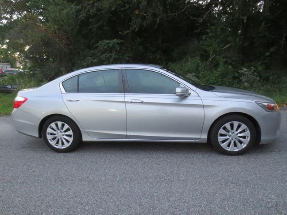 2013 Silver /Black Honda Accord EX (1HGCR2F70DA) with an 2.4L 4cyl i-VTEC engine, Automatic transmission, located at 270 US Route 6, Mahopac, NY, 10541, (845) 621-0895, 41.349022, -73.755280 - Photo #12