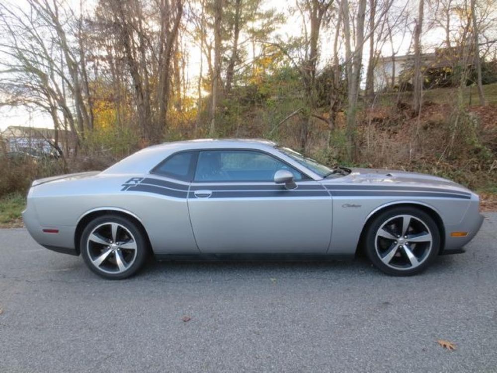 2013 Gray Dodge Challenger R/T (2C3CDYBT5DH) with an 5.7L V8 OHV 16V engine, 6 SPEED MANUAL transmission, located at 270 US Route 6, Mahopac, NY, 10541, (845) 621-0895, 41.349022, -73.755280 - Photo #9