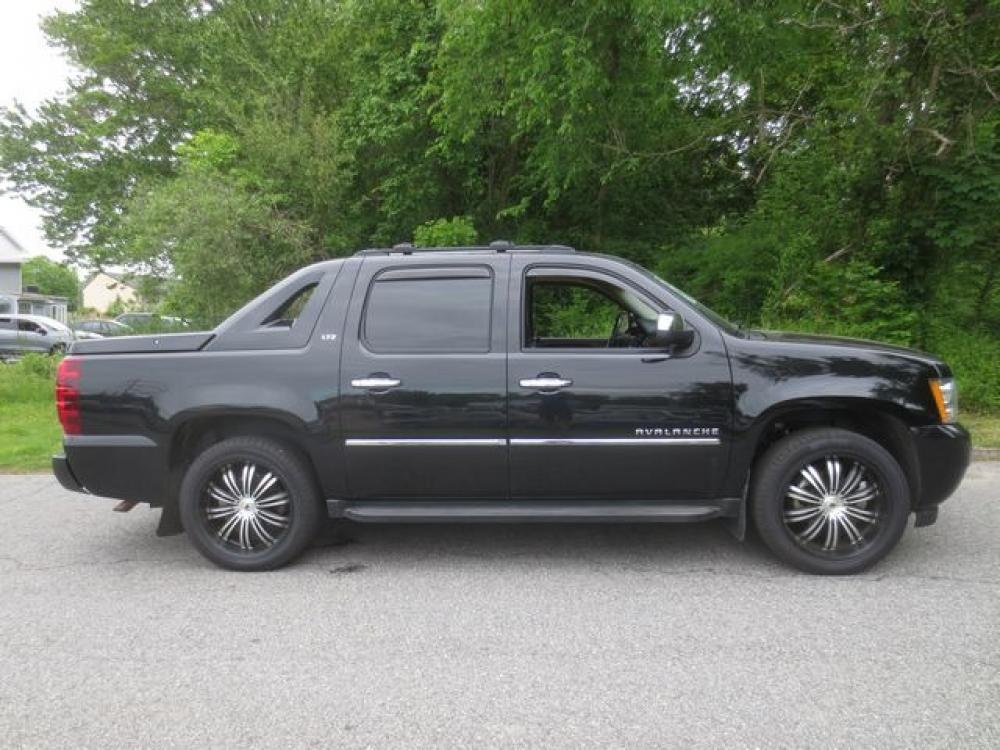 2012 Black /Black Chevrolet Avalanche LTZ (3GNTKGE74CG) with an 5.3L v8 engine, Automatic transmission, located at 270 US Route 6, Mahopac, NY, 10541, (845) 621-0895, 41.349022, -73.755280 - Photo #11