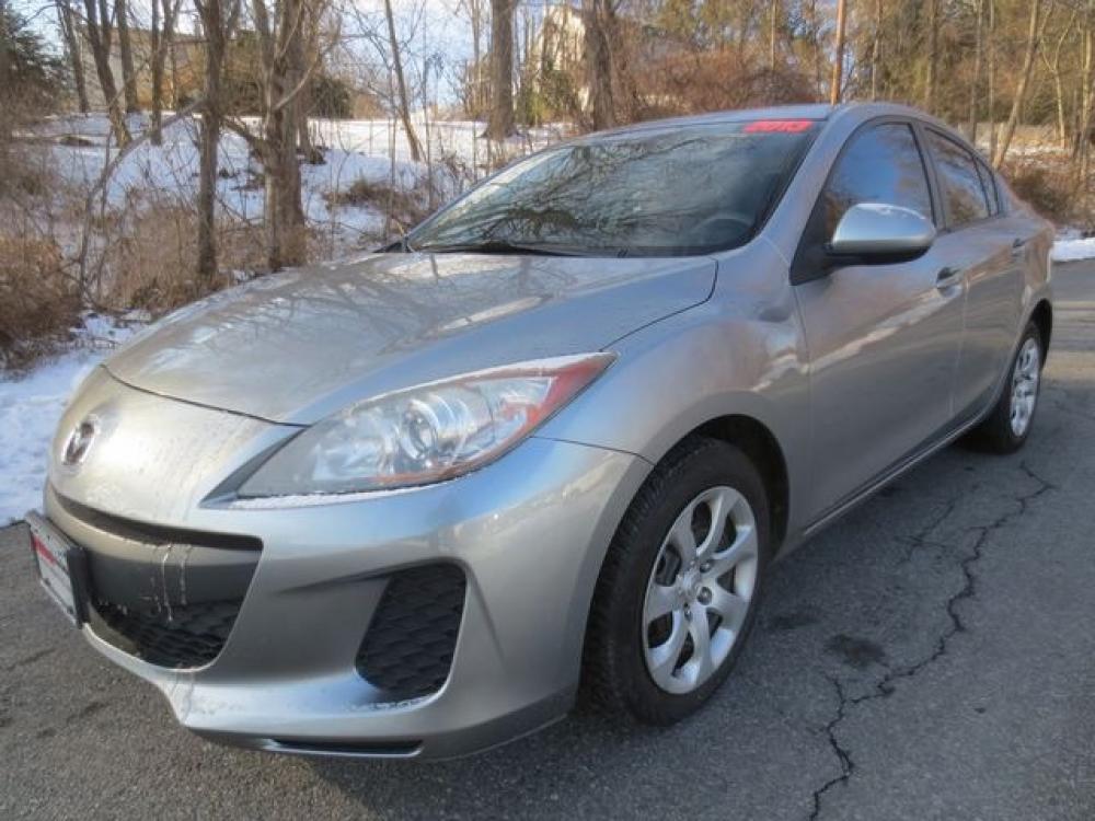 2013 Gray /Black Mazda Mazda3 I SV I SV (JM1BL1TG1D1) with an 2.0L 4cyl engine, Automatic transmission, located at 270 US Route 6, Mahopac, NY, 10541, (845) 621-0895, 41.349022, -73.755280 - Photo #0