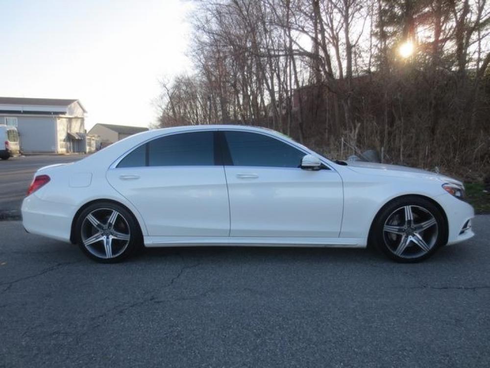 2015 White /Black Mercedes Benz S-Class S550 4MATIC (WDDUG8FB9FA) with an 4.7L V8 DOHC 24V engine, 7-Speed Automatic transmission, located at 270 US Route 6, Mahopac, NY, 10541, (845) 621-0895, 41.349022, -73.755280 - Photo #12
