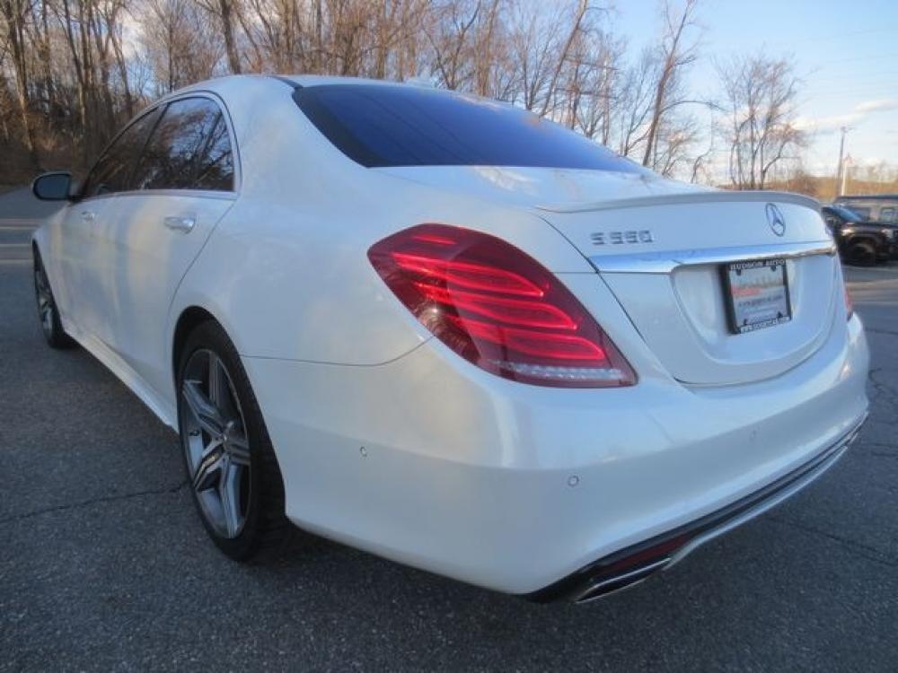2015 White /Black Mercedes Benz S-Class S550 4MATIC (WDDUG8FB9FA) with an 4.7L V8 DOHC 24V engine, 7-Speed Automatic transmission, located at 270 US Route 6, Mahopac, NY, 10541, (845) 621-0895, 41.349022, -73.755280 - Photo #4