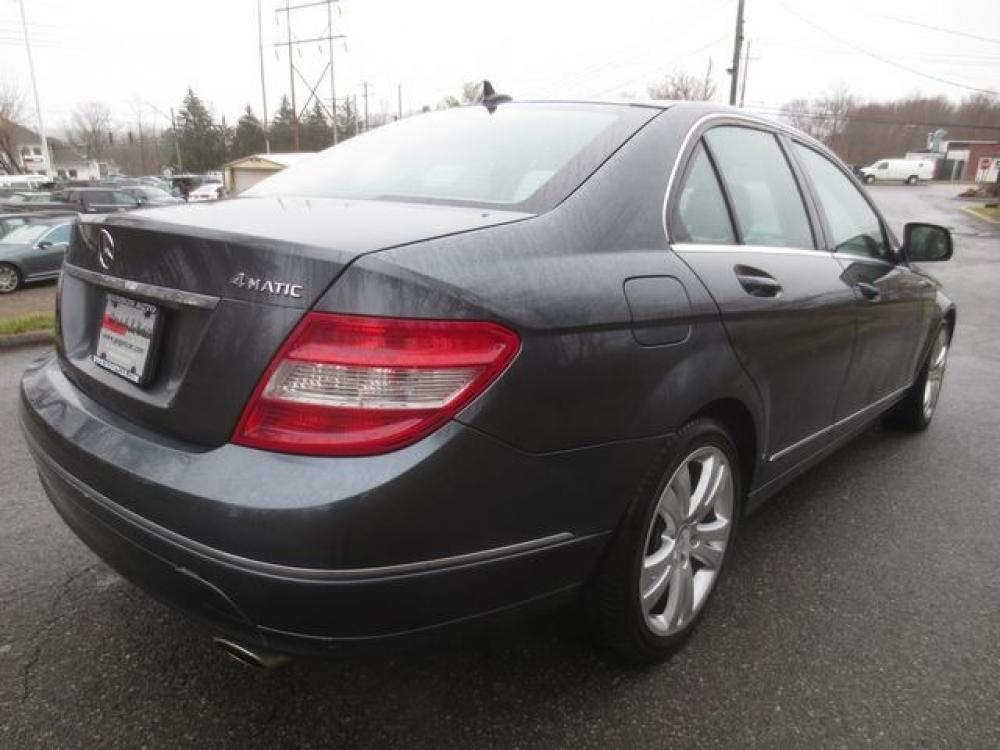 2009 Gray /Black Mercedes Benz C300 (WDDGF81X19F) with an 3.0L v6 engine, Automatic transmission, located at 270 US Route 6, Mahopac, NY, 10541, (845) 621-0895, 41.349022, -73.755280 - Photo #3