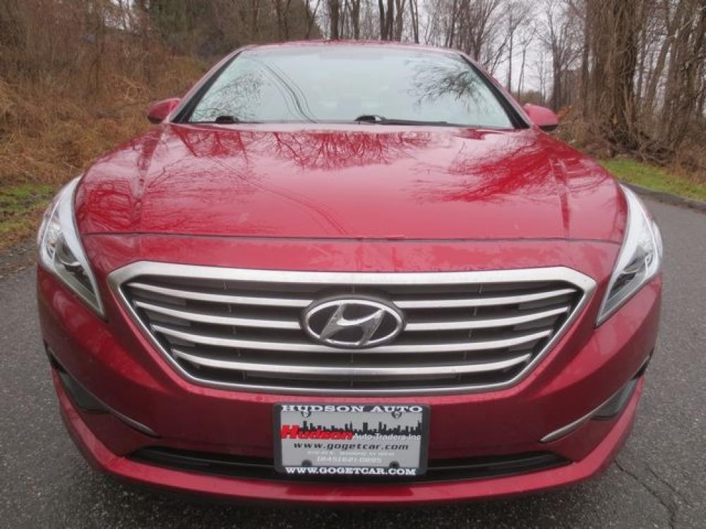 2016 Red /Gray Hyundai Sonata SE (5NPE24AF2GH) with an 2.4L L4 DOHC 16V engine, Automatic transmission, located at 270 US Route 6, Mahopac, NY, 10541, (845) 621-0895, 41.349022, -73.755280 - Photo #2