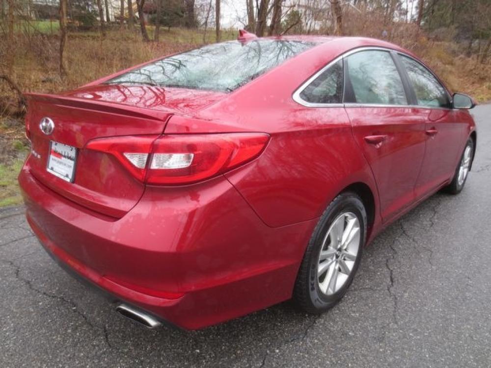 2016 Red /Gray Hyundai Sonata SE (5NPE24AF2GH) with an 2.4L L4 DOHC 16V engine, Automatic transmission, located at 270 US Route 6, Mahopac, NY, 10541, (845) 621-0895, 41.349022, -73.755280 - Photo #3