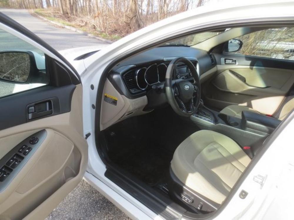 2011 White /Tan Kia Optima EX (KNAGM4A74B5) with an 2.4L L4 DOHC 16V engine, 6-Speed Automatic transmission, located at 270 US Route 6, Mahopac, NY, 10541, (845) 621-0895, 41.349022, -73.755280 - Photo #6