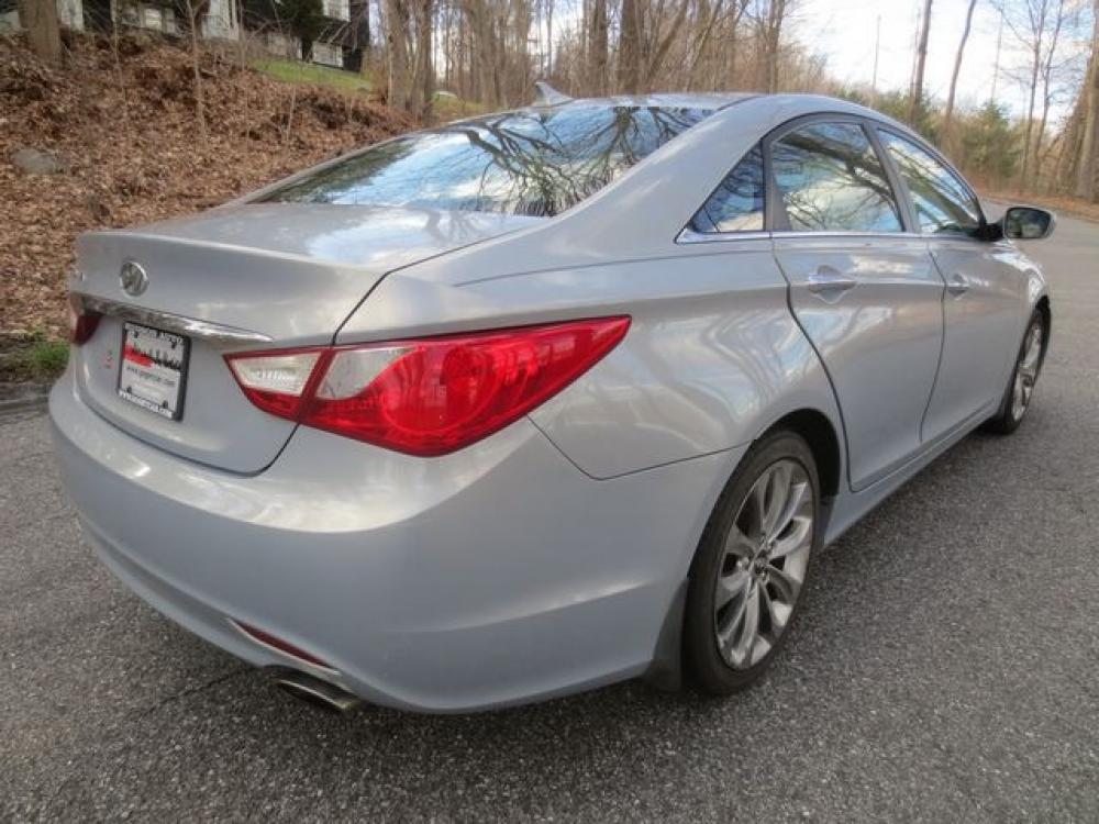 2011 Blue /Black Hyundai Sonata SE (5NPEC4AC6BH) with an 2.4L L4 DOHC 16V engine, 5-Speed Automatic transmission, located at 270 US Route 6, Mahopac, NY, 10541, (845) 621-0895, 41.349022, -73.755280 - Photo #3