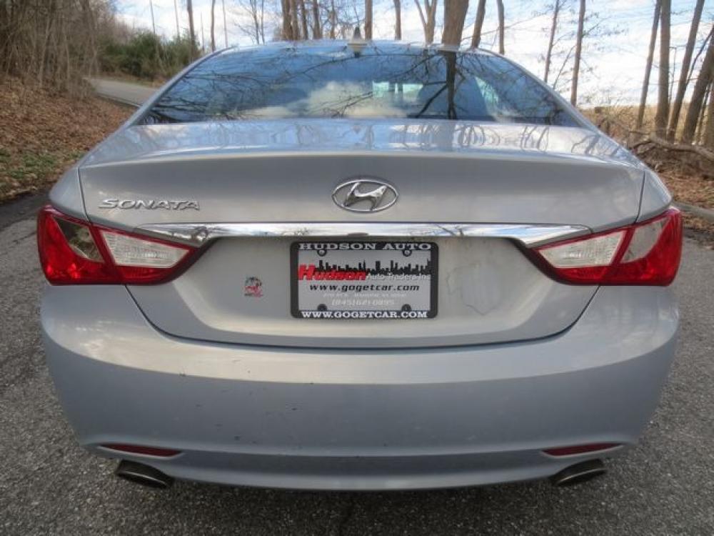 2011 Blue /Black Hyundai Sonata SE (5NPEC4AC6BH) with an 2.4L L4 DOHC 16V engine, 5-Speed Automatic transmission, located at 270 US Route 6, Mahopac, NY, 10541, (845) 621-0895, 41.349022, -73.755280 - Photo #5