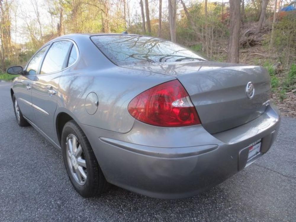 2007 Gray /Black Buick Lacrosse CXL (2G4WD582971) with an 3.8L v6 engine, Automatic transmission, located at 270 US Route 6, Mahopac, NY, 10541, (845) 621-0895, 41.349022, -73.755280 - Photo #4