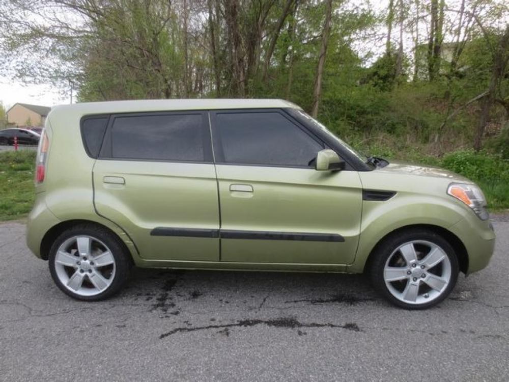 2010 Green /Gray Kia Soul (KNDJT2A28A7) with an 2.0L 4cyl engine, Automatic transmission, located at 270 US Route 6, Mahopac, NY, 10541, (845) 621-0895, 41.349022, -73.755280 - Photo #9