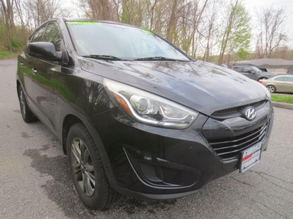 2015 Black /Black Hyundai Tucson SE AWD (KM8JTCAFXFU) with an 2.0L L4 DOHC 16V engine, 6-Speed Automatic transmission, located at 270 US Route 6, Mahopac, NY, 10541, (845) 621-0895, 41.349022, -73.755280 - Photo #1