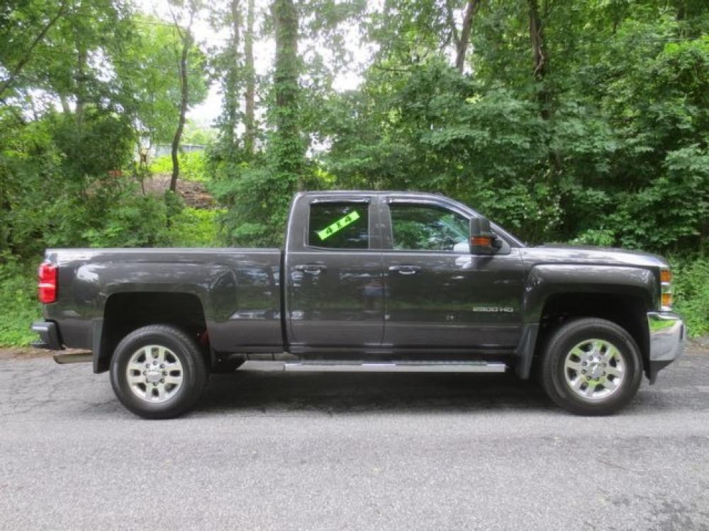 2015 Gray /Black Chevrolet Silverado 2500HD LT Double Cab (1GC2KVEG0FZ) with an 6.0L V8 OHV 16V FFV engine, 6-Speed Automatic transmission, located at 270 US Route 6, Mahopac, NY, 10541, (845) 621-0895, 41.349022, -73.755280 - Photo #12