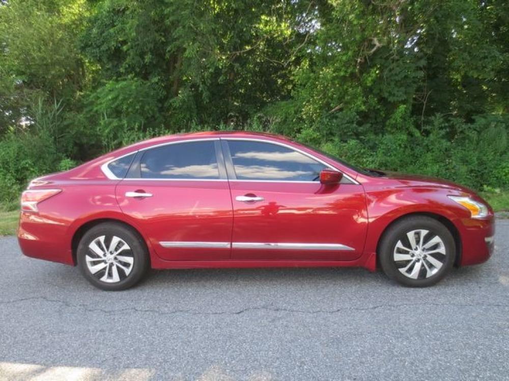 2015 Red /Tan Nissan Altima 2.5 S (1N4AL3AP4FC) with an 2.5L L4 DOHC 16V engine, Automatic transmission, located at 270 US Route 6, Mahopac, NY, 10541, (845) 621-0895, 41.349022, -73.755280 - Photo #9