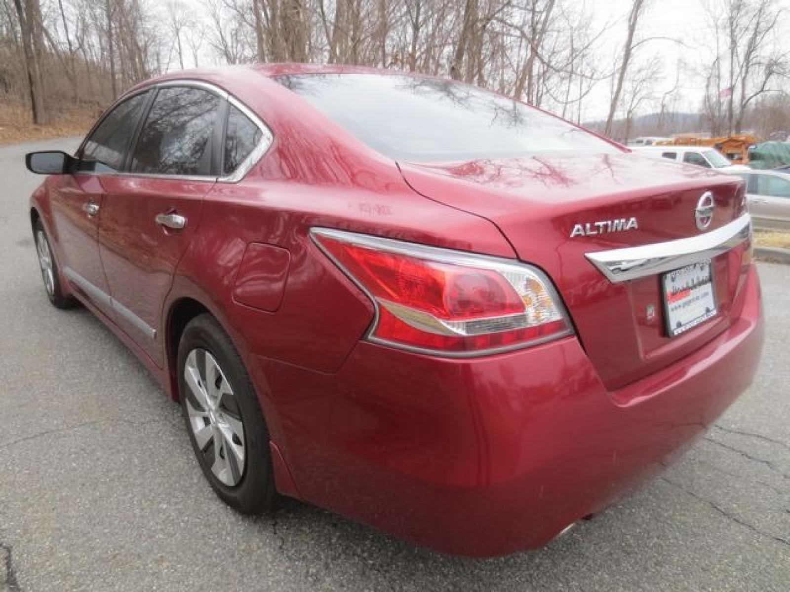 2015 Red /Tan Nissan Altima 2.5 S (1N4AL3AP4FC) with an 2.5L L4 DOHC 16V engine, Automatic transmission, located at 270 US Route 6, Mahopac, NY, 10541, (845) 621-0895, 41.349022, -73.755280 - Photo #4