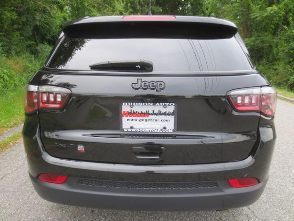 2020 Black /Black Jeep Compass Latitude 4WD (3C4NJDBB0LT) with an 2.4L L4 DOHC 16V engine, Automatic transmission, located at 270 US Route 6, Mahopac, NY, 10541, (845) 621-0895, 41.349022, -73.755280 - Photo #5