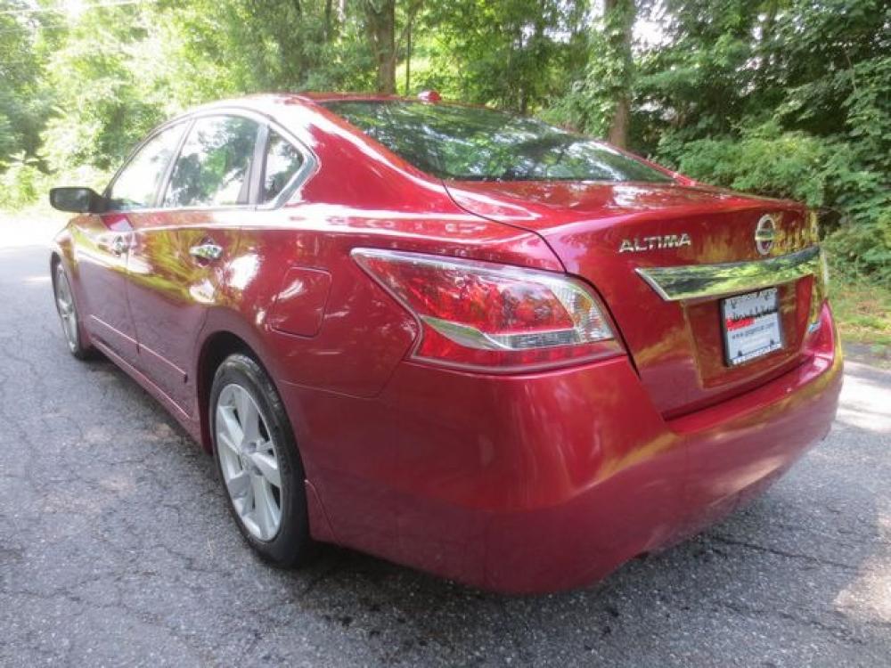 2013 Red /Black Nissan Altima 2.5 S (1N4AL3AP7DC) with an 2.5L L4 DOHC 16V engine, Automatic transmission, located at 270 US Route 6, Mahopac, NY, 10541, (845) 621-0895, 41.349022, -73.755280 - Photo #4