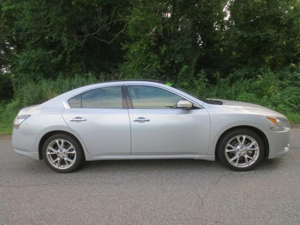 2012 Silver /Black Nissan Maxima SV (1N4AA5AP6CC) with an 3.5L V6 DOHC 24V engine, Continuously Variable Transmission transmission, located at 270 US Route 6, Mahopac, NY, 10541, (845) 621-0895, 41.349022, -73.755280 - Photo #12