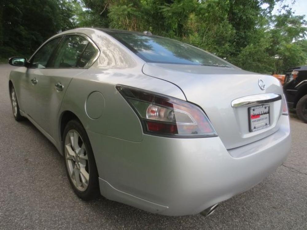2012 Silver /Black Nissan Maxima SV (1N4AA5AP6CC) with an 3.5L V6 DOHC 24V engine, Continuously Variable Transmission transmission, located at 270 US Route 6, Mahopac, NY, 10541, (845) 621-0895, 41.349022, -73.755280 - Photo #4