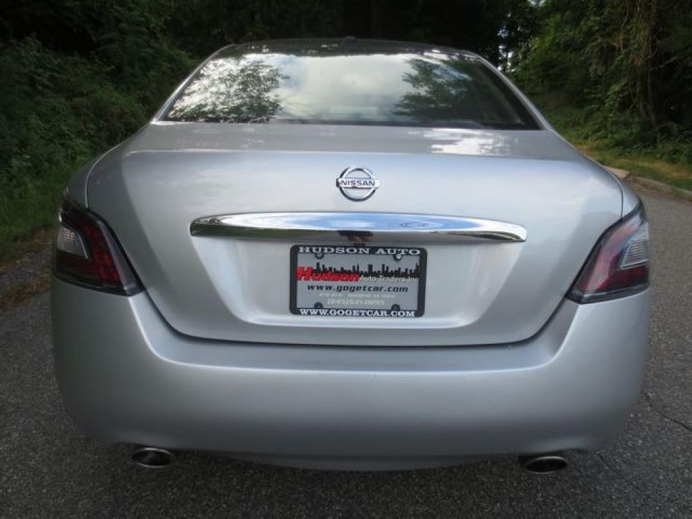 2012 Silver /Black Nissan Maxima SV (1N4AA5AP6CC) with an 3.5L V6 DOHC 24V engine, Continuously Variable Transmission transmission, located at 270 US Route 6, Mahopac, NY, 10541, (845) 621-0895, 41.349022, -73.755280 - Photo #5