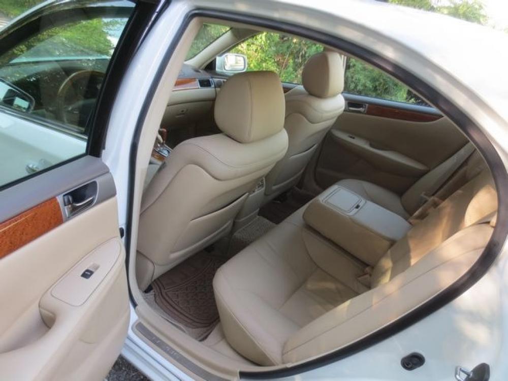 2006 White /Tan Lexus ES 330 Sedan (JTHBA30G865) with an 3.3L V6 DOHC 24V engine, 5-Speed Automatic Overdrive transmission, located at 270 US Route 6, Mahopac, NY, 10541, (845) 621-0895, 41.349022, -73.755280 - Photo #9