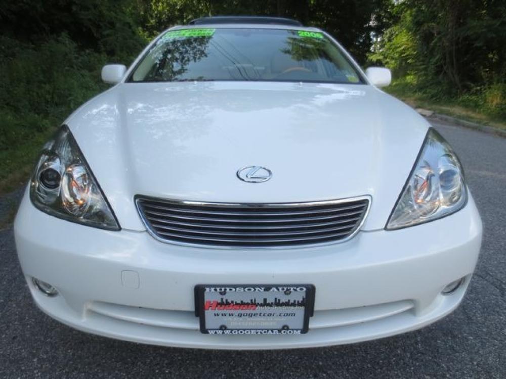 2006 White /Tan Lexus ES 330 Sedan (JTHBA30G865) with an 3.3L V6 DOHC 24V engine, 5-Speed Automatic Overdrive transmission, located at 270 US Route 6, Mahopac, NY, 10541, (845) 621-0895, 41.349022, -73.755280 - Photo #2