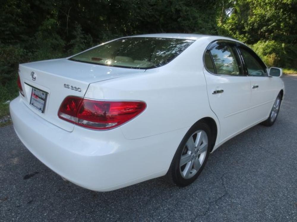 2006 White /Tan Lexus ES 330 Sedan (JTHBA30G865) with an 3.3L V6 DOHC 24V engine, 5-Speed Automatic Overdrive transmission, located at 270 US Route 6, Mahopac, NY, 10541, (845) 621-0895, 41.349022, -73.755280 - Photo #3