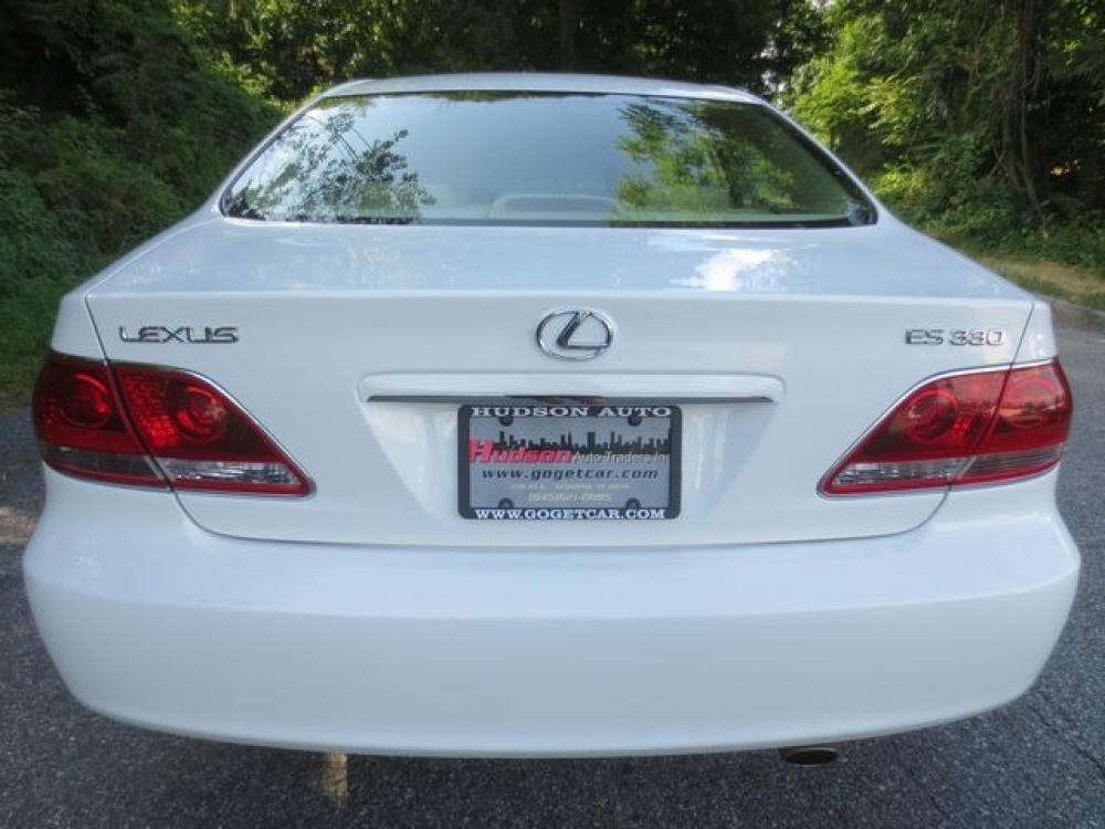 2006 White /Tan Lexus ES 330 Sedan (JTHBA30G865) with an 3.3L V6 DOHC 24V engine, 5-Speed Automatic Overdrive transmission, located at 270 US Route 6, Mahopac, NY, 10541, (845) 621-0895, 41.349022, -73.755280 - Photo #5