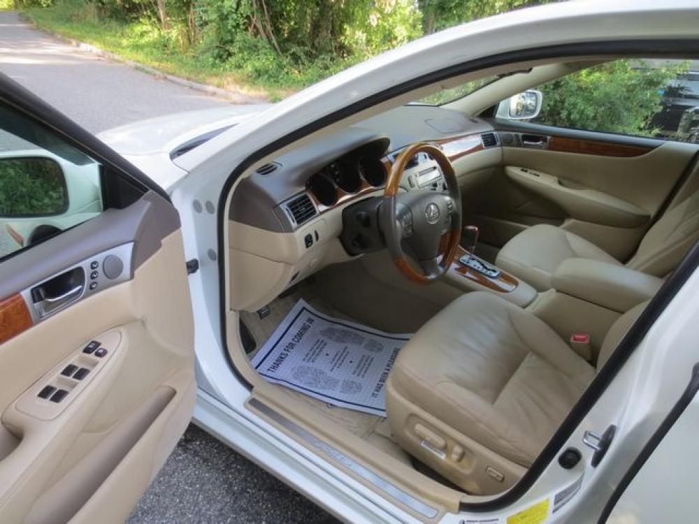 2006 White /Tan Lexus ES 330 Sedan (JTHBA30G865) with an 3.3L V6 DOHC 24V engine, 5-Speed Automatic Overdrive transmission, located at 270 US Route 6, Mahopac, NY, 10541, (845) 621-0895, 41.349022, -73.755280 - Photo #6