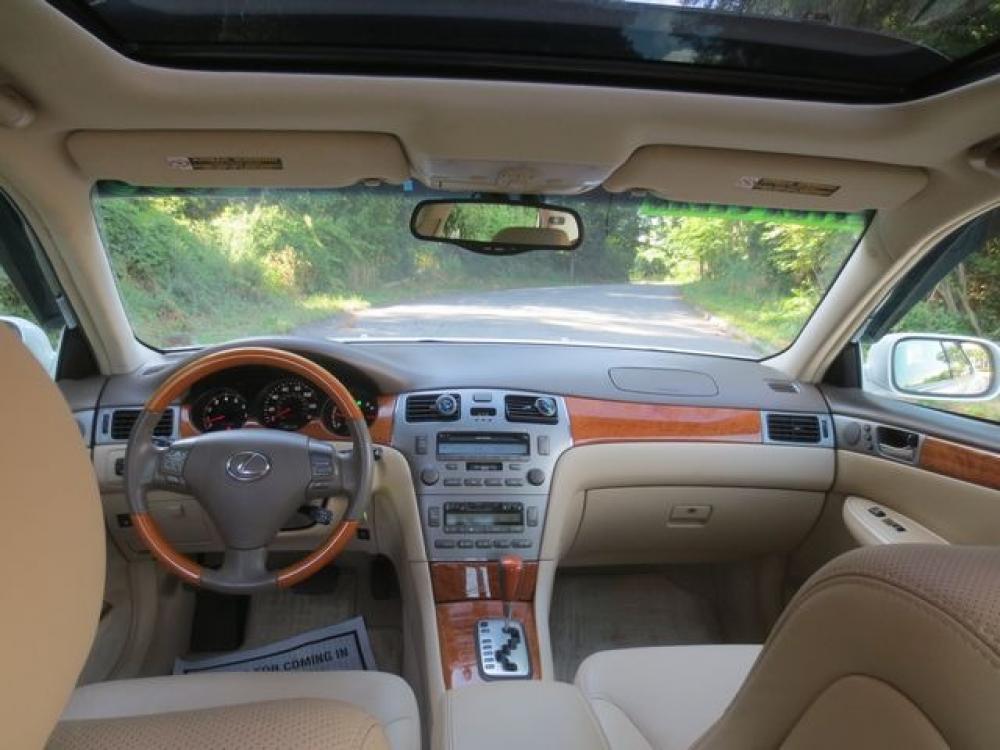 2006 White /Tan Lexus ES 330 Sedan (JTHBA30G865) with an 3.3L V6 DOHC 24V engine, 5-Speed Automatic Overdrive transmission, located at 270 US Route 6, Mahopac, NY, 10541, (845) 621-0895, 41.349022, -73.755280 - Photo #7