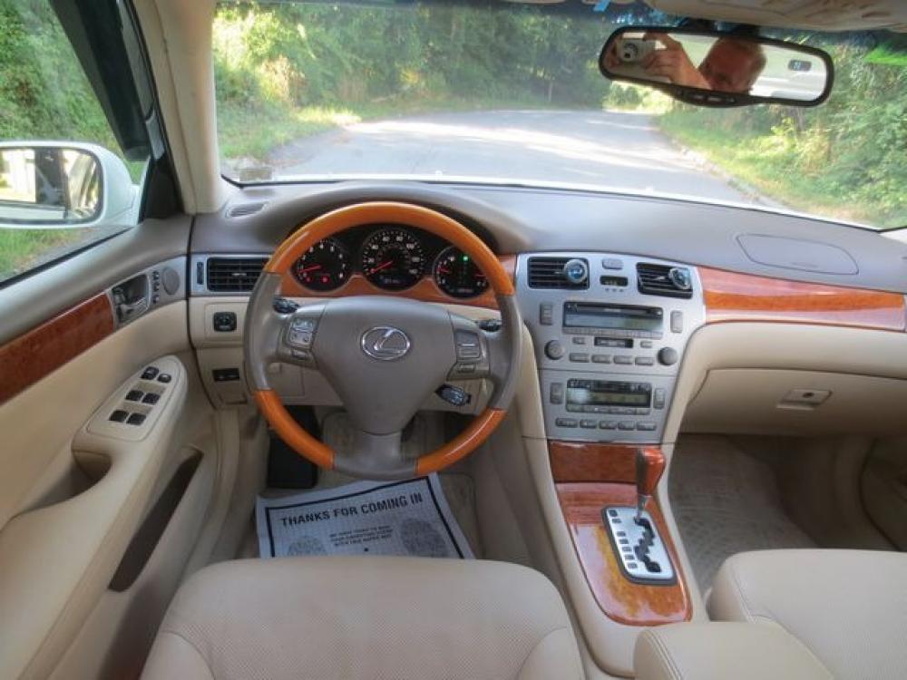 2006 White /Tan Lexus ES 330 Sedan (JTHBA30G865) with an 3.3L V6 DOHC 24V engine, 5-Speed Automatic Overdrive transmission, located at 270 US Route 6, Mahopac, NY, 10541, (845) 621-0895, 41.349022, -73.755280 - Photo #8
