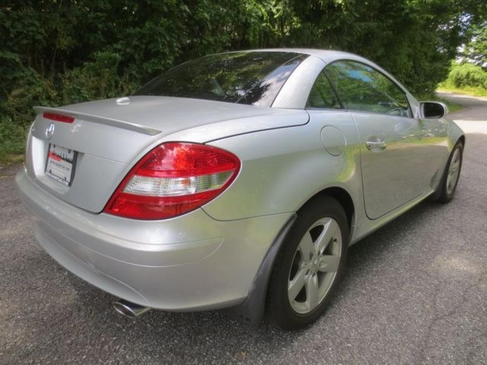 2007 Silver /Black Mercedes Benz SLK SLK280 (WDBWK54F67F) with an 3.0L V6 DOHC 24V engine, Automatic transmission, located at 270 US Route 6, Mahopac, NY, 10541, (845) 621-0895, 41.349022, -73.755280 - Photo #10