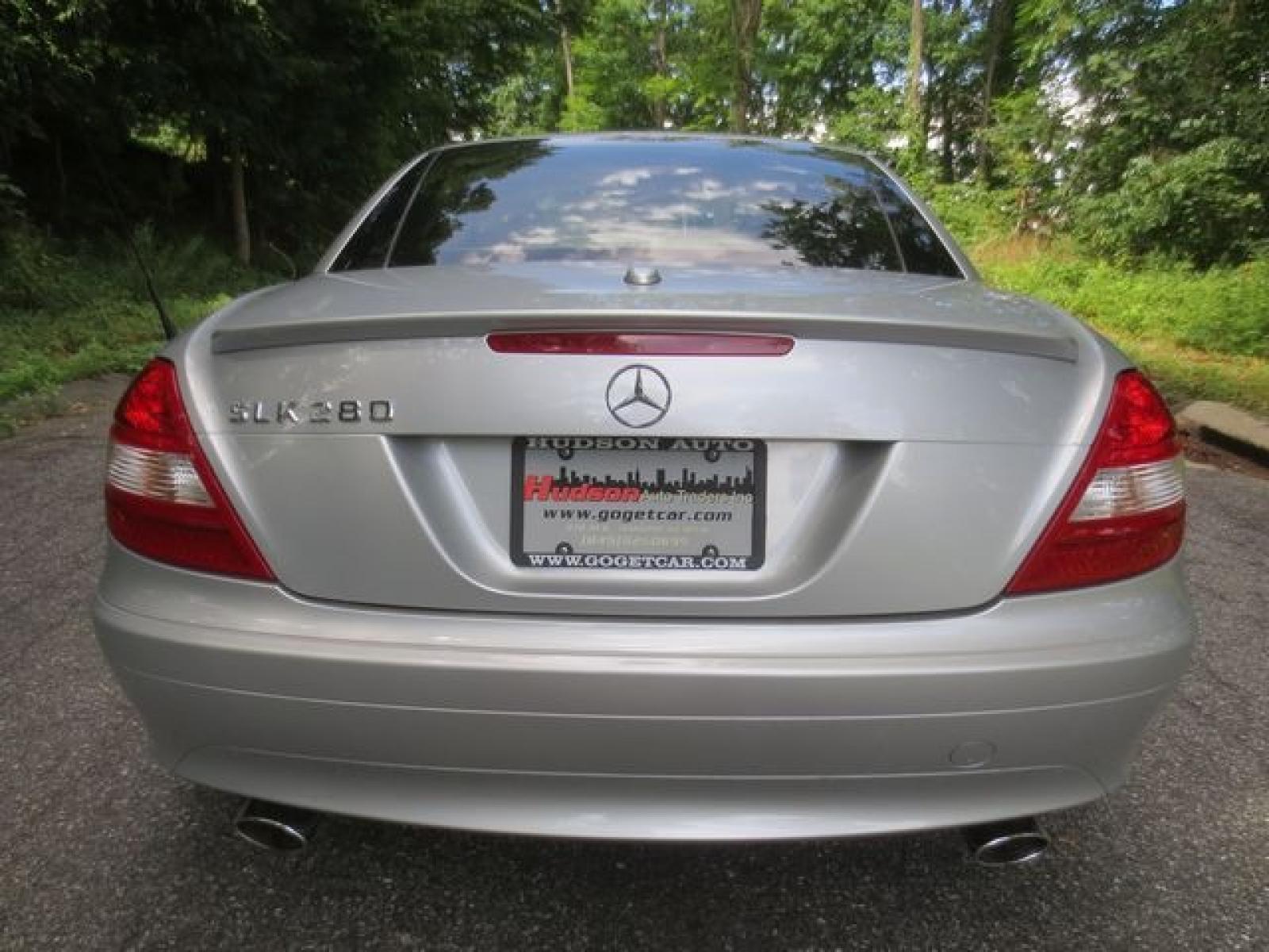 2007 Silver /Black Mercedes Benz SLK SLK280 (WDBWK54F67F) with an 3.0L V6 DOHC 24V engine, Automatic transmission, located at 270 US Route 6, Mahopac, NY, 10541, (845) 621-0895, 41.349022, -73.755280 - Photo #12