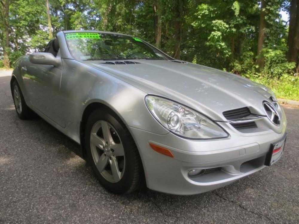 2007 Silver /Black Mercedes Benz SLK SLK280 (WDBWK54F67F) with an 3.0L V6 DOHC 24V engine, Automatic transmission, located at 270 US Route 6, Mahopac, NY, 10541, (845) 621-0895, 41.349022, -73.755280 - Photo #1