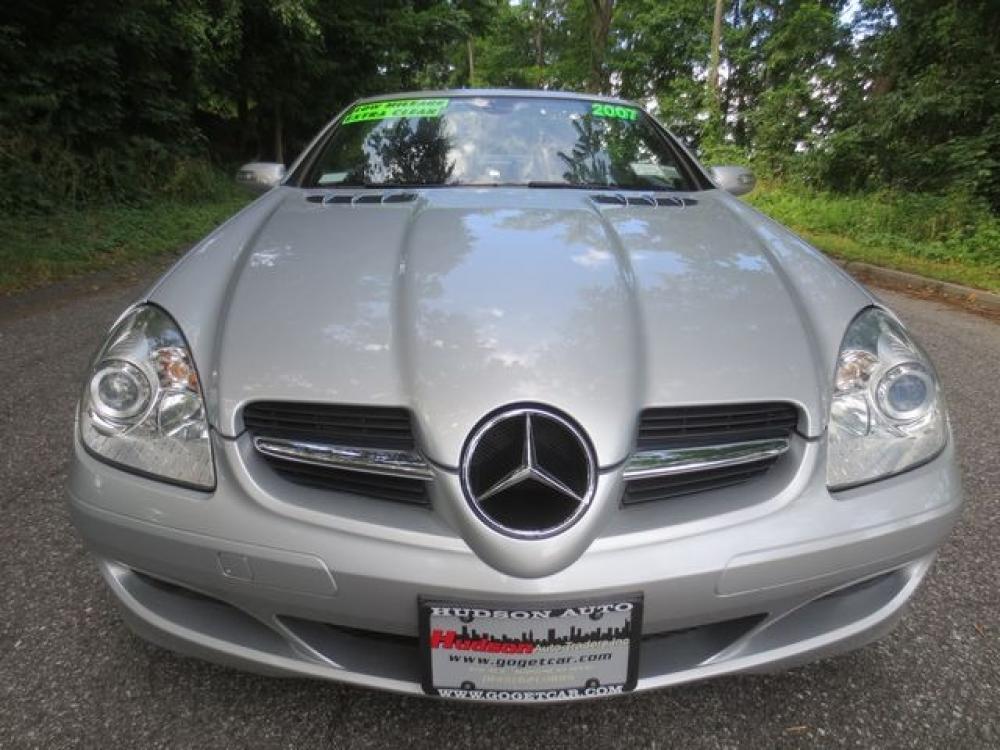 2007 Silver /Black Mercedes Benz SLK SLK280 (WDBWK54F67F) with an 3.0L V6 DOHC 24V engine, Automatic transmission, located at 270 US Route 6, Mahopac, NY, 10541, (845) 621-0895, 41.349022, -73.755280 - Photo #2