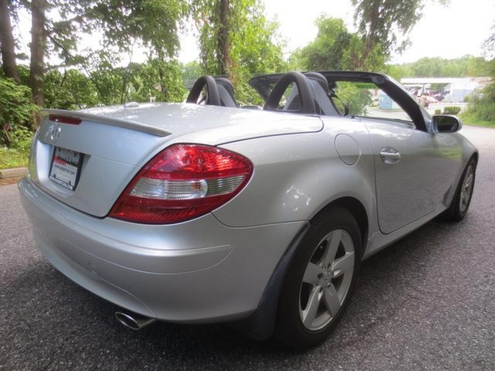 2007 Silver /Black Mercedes Benz SLK SLK280 (WDBWK54F67F) with an 3.0L V6 DOHC 24V engine, Automatic transmission, located at 270 US Route 6, Mahopac, NY, 10541, (845) 621-0895, 41.349022, -73.755280 - Photo #3