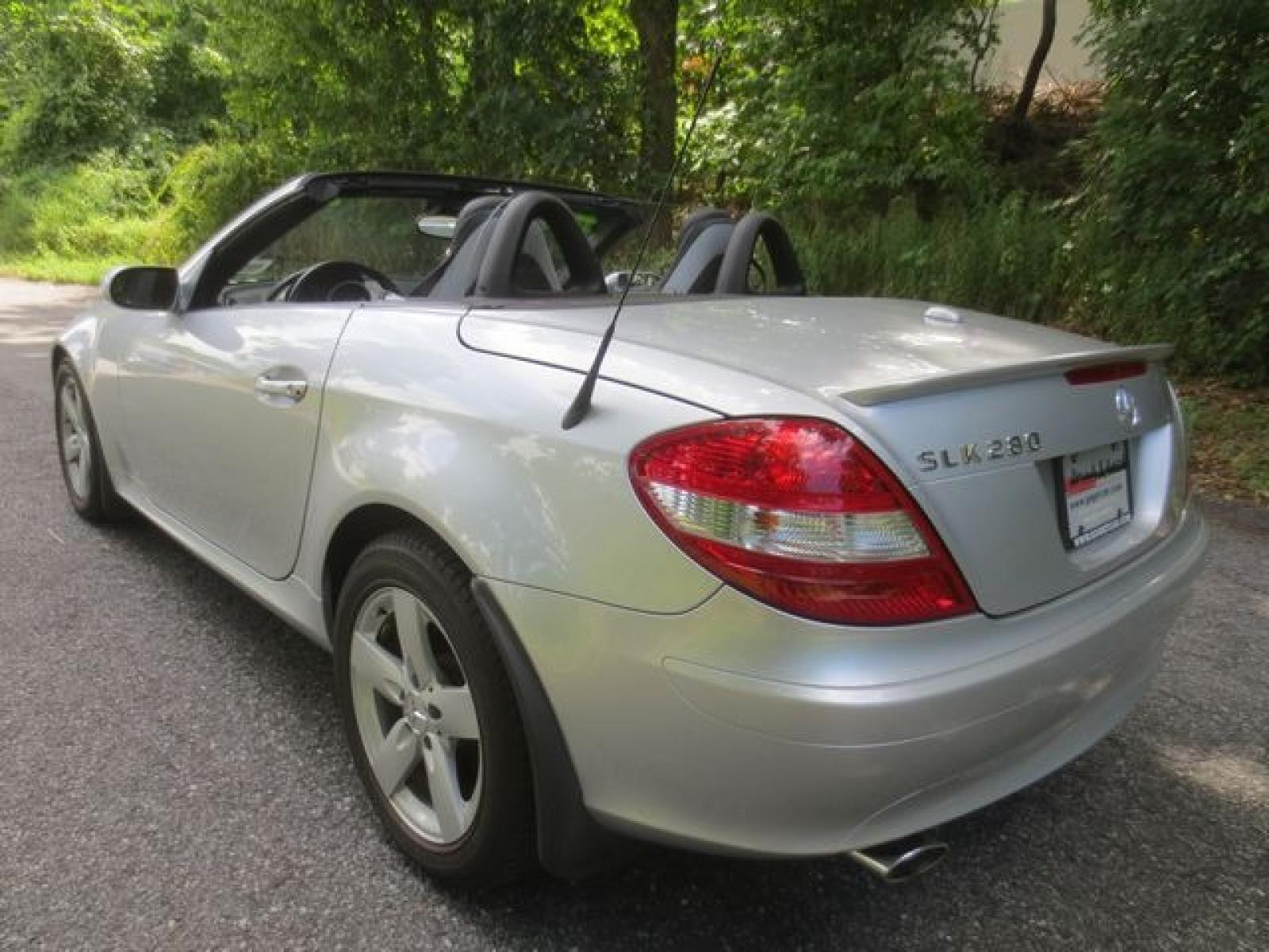 2007 Silver /Black Mercedes Benz SLK SLK280 (WDBWK54F67F) with an 3.0L V6 DOHC 24V engine, Automatic transmission, located at 270 US Route 6, Mahopac, NY, 10541, (845) 621-0895, 41.349022, -73.755280 - Photo #4