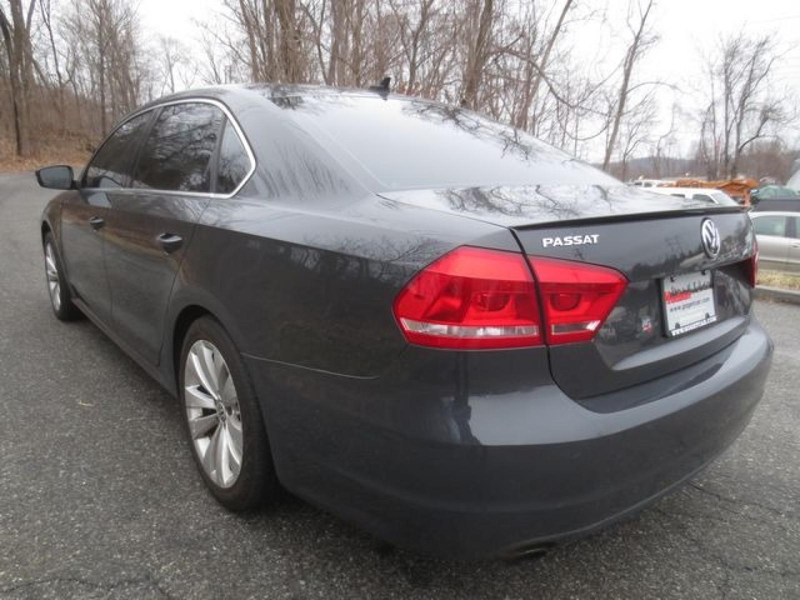 2014 Gray /Gray Volkswagen Passat 1.8T SE AT PZEV (1VWBT7A33EC) with an 4CYL1.8L TURBO engine, 6-Speed Automatic transmission, located at 270 US Route 6, Mahopac, NY, 10541, (845) 621-0895, 41.349022, -73.755280 - Photo #4
