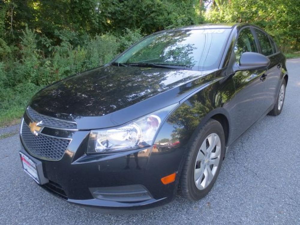 2016 Gray /Black Chevrolet Cruze 2LT Auto (1G1PE5SB0G7) with an 1.4L L4 DOHC 16V TURBO engine, 6-Speed Automatic transmission, located at 270 US Route 6, Mahopac, NY, 10541, (845) 621-0895, 41.349022, -73.755280 - Photo #0