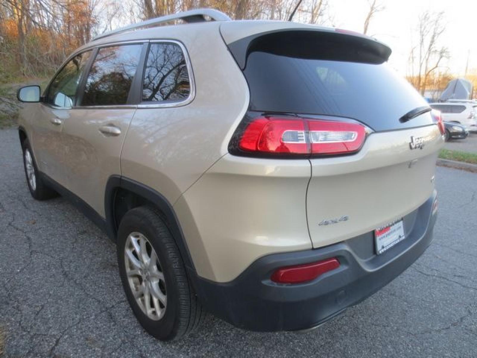 2015 Tan /Black Jeep Cherokee Latitude 4WD (1C4PJMCS5FW) with an 3.2L V6 DOHC 24V engine, 9-Speed Automatic transmission, located at 270 US Route 6, Mahopac, NY, 10541, (845) 621-0895, 41.349022, -73.755280 - Photo #4