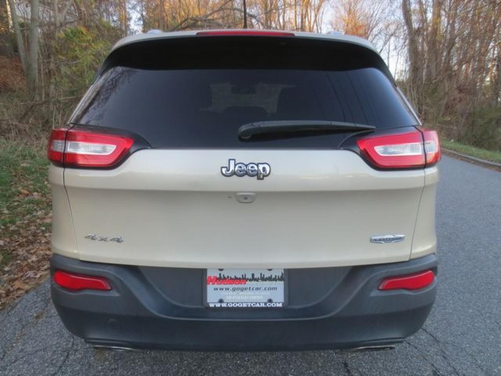2015 Tan /Black Jeep Cherokee Latitude 4WD (1C4PJMCS5FW) with an 3.2L V6 DOHC 24V engine, 9-Speed Automatic transmission, located at 270 US Route 6, Mahopac, NY, 10541, (845) 621-0895, 41.349022, -73.755280 - Photo #5