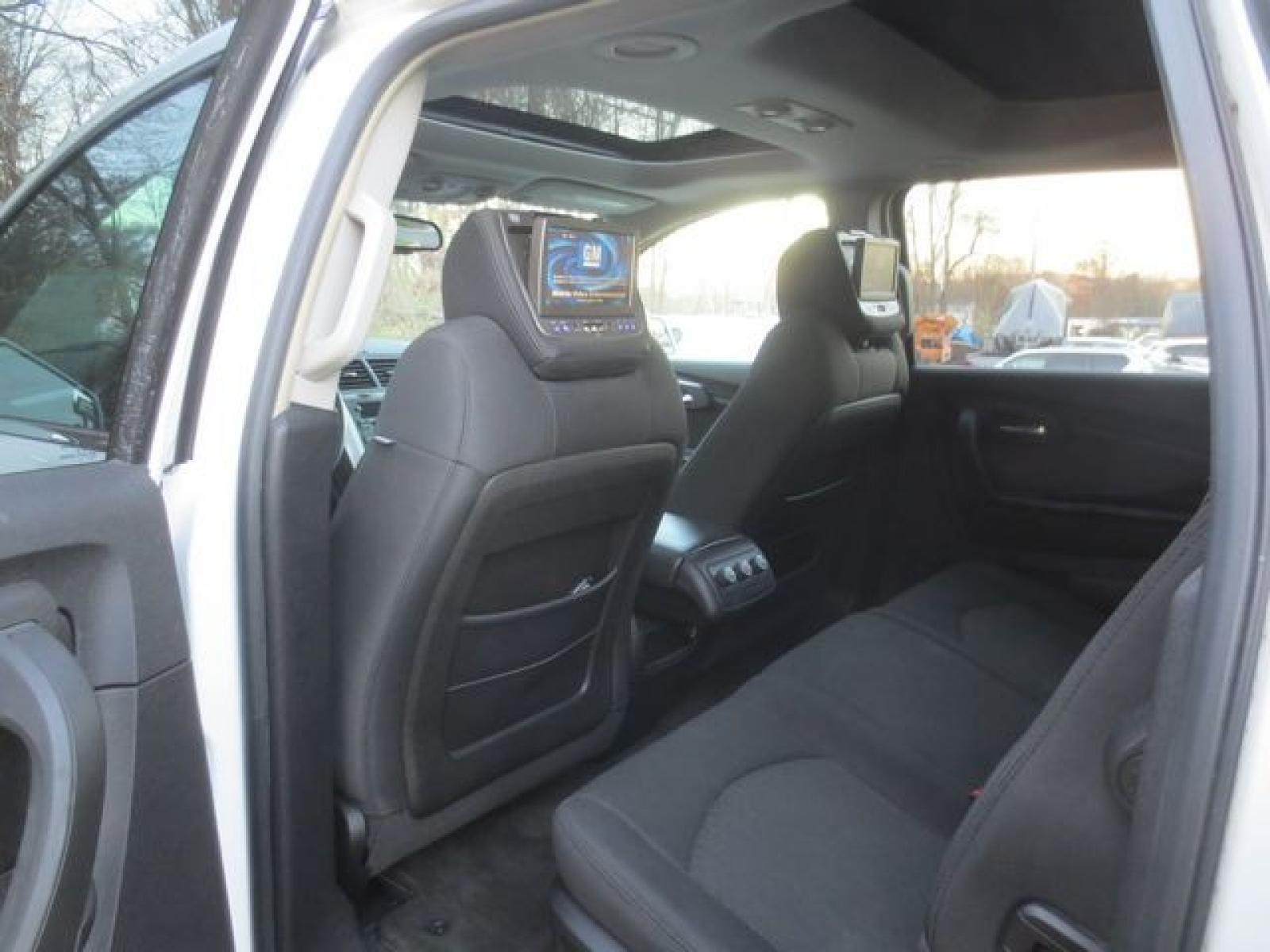 2009 White /Black Chevrolet Traverse LT1 AWD (1GNEV23D19S) with an 3.6L V6 DOHC 24V engine, 6-Speed Automatic Overdrive transmission, located at 270 US Route 6, Mahopac, NY, 10541, (845) 621-0895, 41.349022, -73.755280 - Photo #9