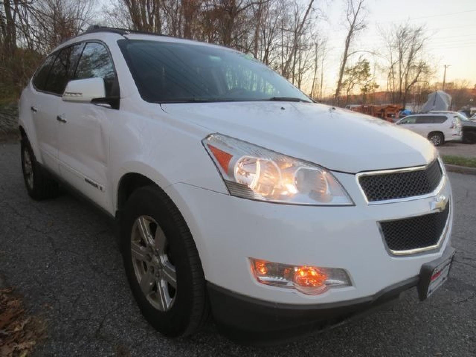 2009 White /Black Chevrolet Traverse LT1 AWD (1GNEV23D19S) with an 3.6L V6 DOHC 24V engine, 6-Speed Automatic Overdrive transmission, located at 270 US Route 6, Mahopac, NY, 10541, (845) 621-0895, 41.349022, -73.755280 - Photo #1