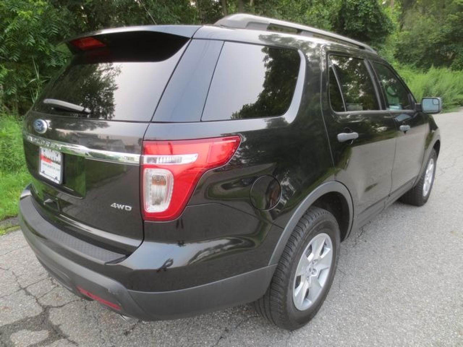 2014 Black /Gray Ford Explorer (1FM5K8B82EG) with an 3.5L V6 DOHC 24V engine, Automatic transmission, located at 270 US Route 6, Mahopac, NY, 10541, (845) 621-0895, 41.349022, -73.755280 - Photo #3