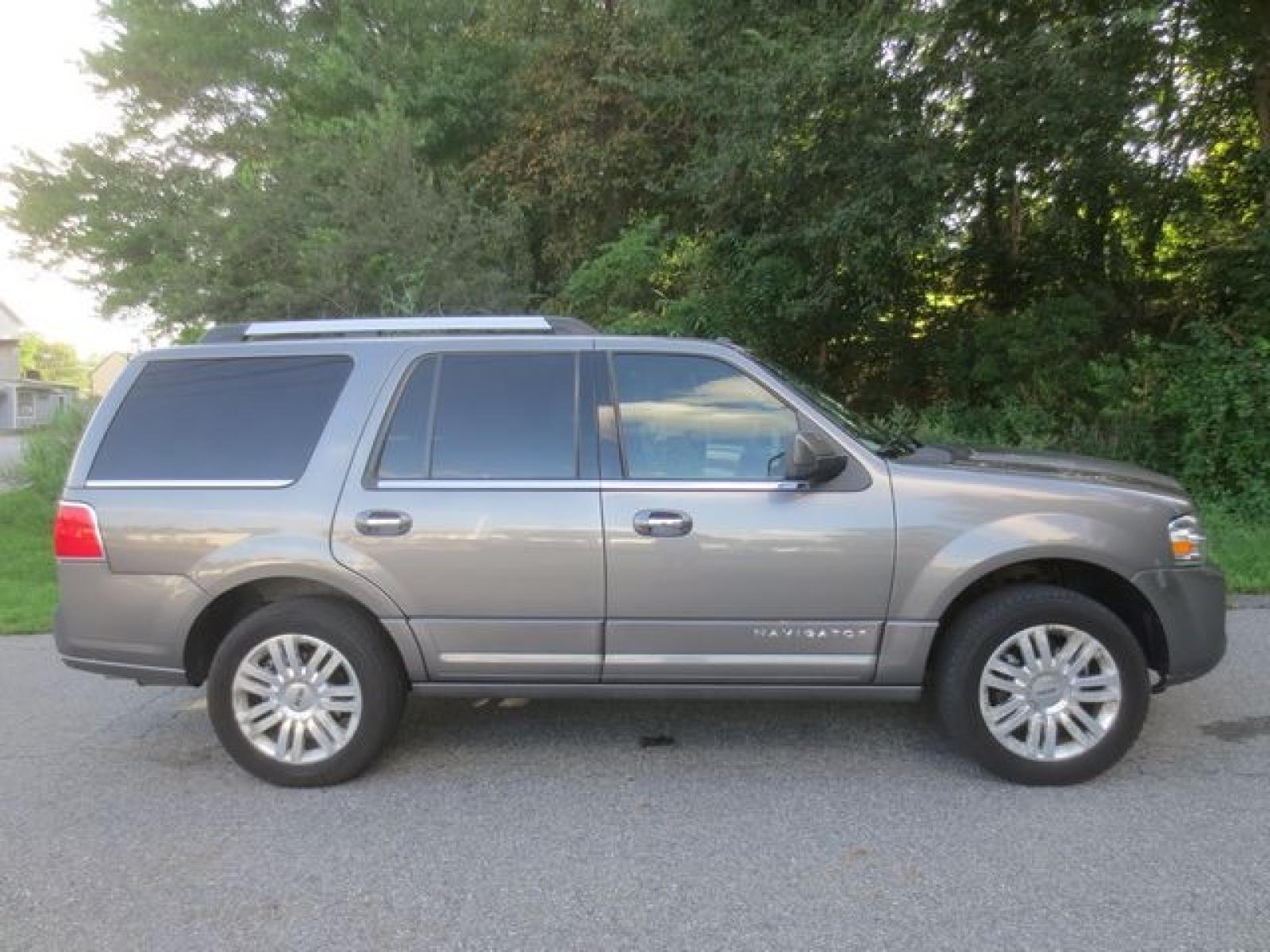 2012 Gray /Tan Lincoln Navigator 4WD (5LMJJ2J54CE) with an 5.4L V8 SOHC 24V engine, 6-Speed Automatic transmission, located at 270 US Route 6, Mahopac, NY, 10541, (845) 621-0895, 41.349022, -73.755280 - Photo #13