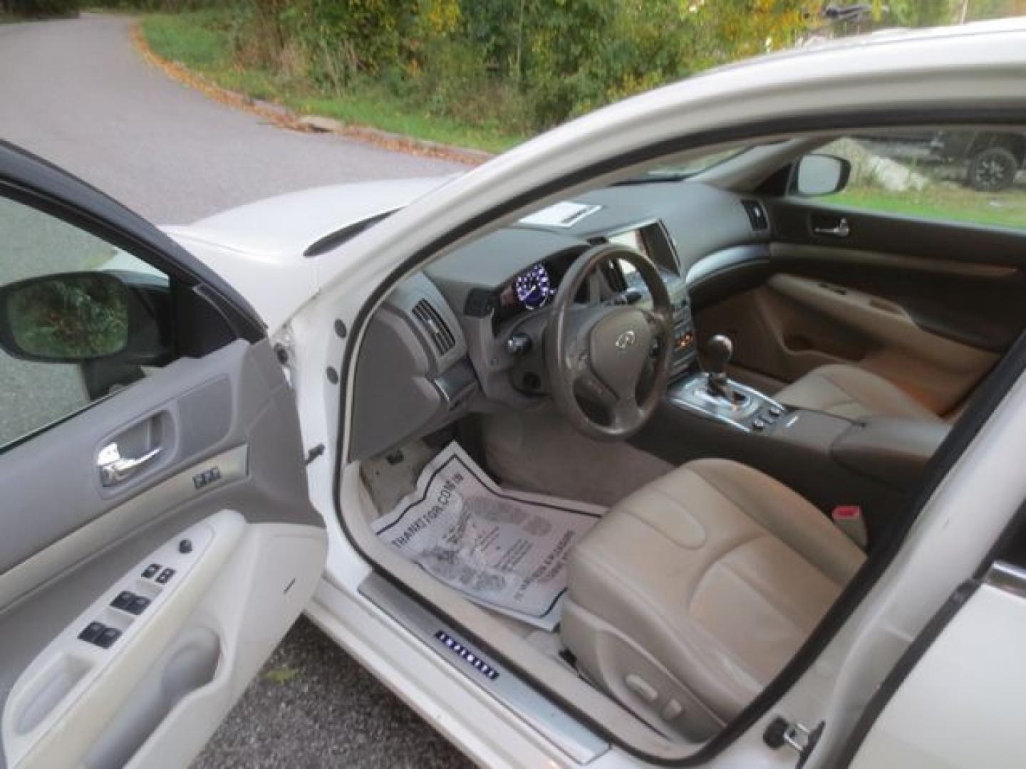 2013 White /Tan Infiniti G Sedan 37x AWD (JN1CV6AR6DM) with an 3.7L V6 DOHC 24V engine, Automatic transmission, located at 270 US Route 6, Mahopac, NY, 10541, (845) 621-0895, 41.349022, -73.755280 - Photo#6